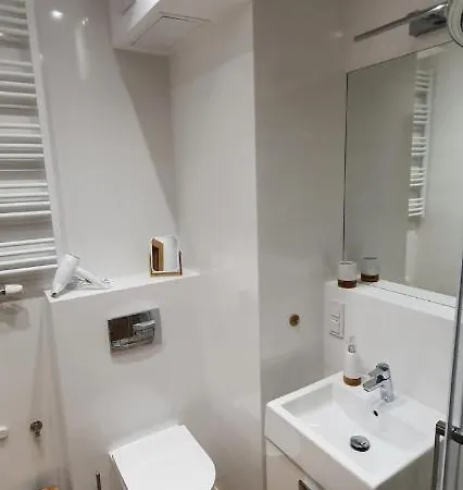 Bursztynowy Modern Tower * グディニャ